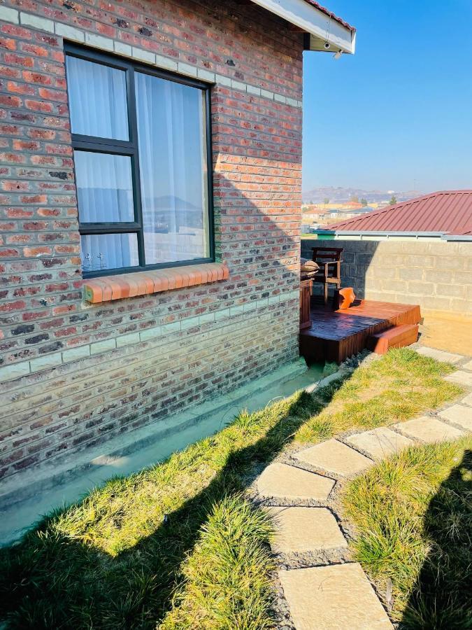 Moh Ville Guest House Масеру Екстер'єр фото