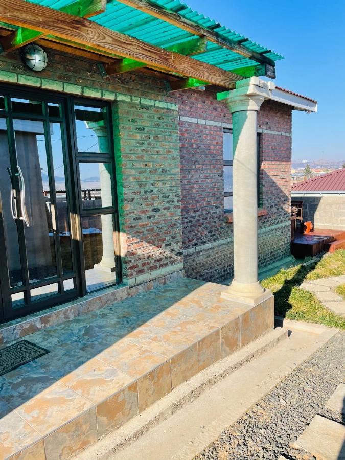 Moh Ville Guest House Масеру Екстер'єр фото