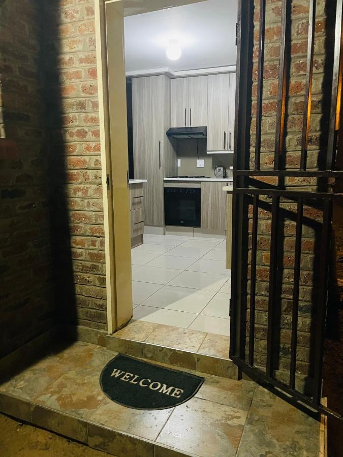 Moh Ville Guest House Масеру Екстер'єр фото